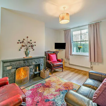 2 Bed In 95741 Holiday home
