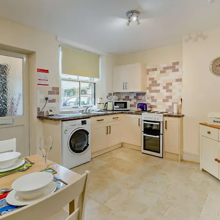 2 Bed In Oc-95741 Feriehus *
